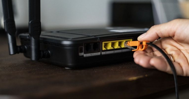 router viejo seguridad 765x
